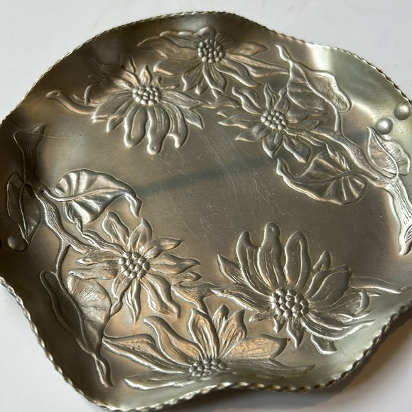 Vintage Hammercraft Canada Hammered Aluminum Floral Basket - Picture 6 of 11